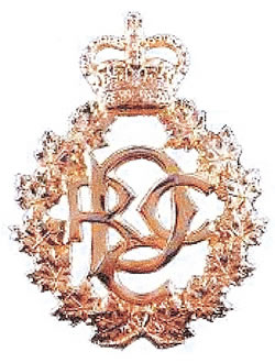 Distinguishing badge of the Royal Canadian Dental Corps from 1939 to 1947.