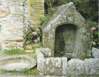 Fontaine de Saint-Tugen à Primelin dans le Finistère (Riaud, 2006).